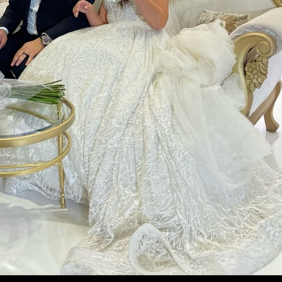 Wedding dress - Picture 5 of 7